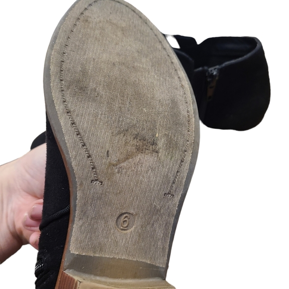 Wild Diva Black Faux Suede Black Ankle Booties size 6 - Picture 7 of 9